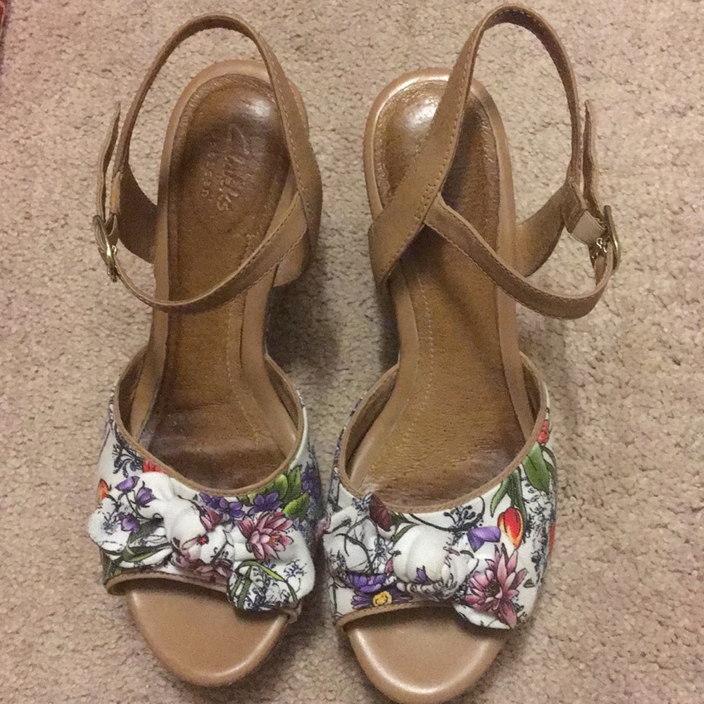 Wedge sandals